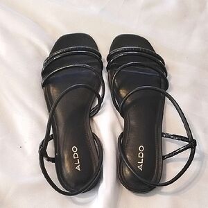 Aldo Black Strappy Flat Board Sandals Sleek Design, Size: 7, NWT